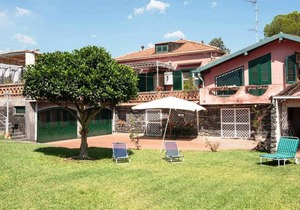 Villa with garden near the sea, with wi-fi