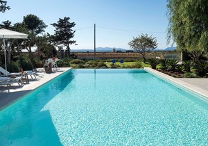 Villa with pool, 450 metres from sea, near Trapani, Sicily - 14 pax