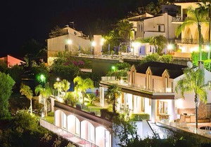 VILLA ZAGARA GARDEN Seaview Apartment Terrace & Pool