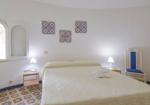 Welcome to this apartment with sea view, located just 100 meters from the beach of Portopalo di Menf