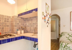 Welcome to this apartment with sea view, located just 100 meters from the beach of Portopalo di Menf