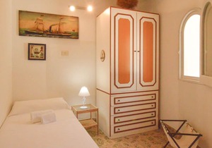 Welcome to this apartment with sea view, located just 100 meters from the beach of Portopalo di Menf