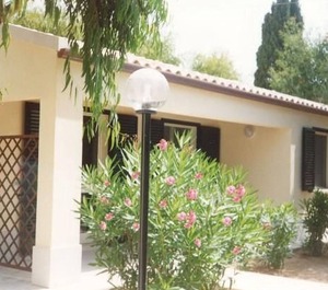 Located Bungalow The Beach 