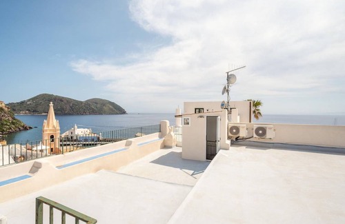 Lipari Historic Centre Apartment | 100 m² Apartment ∙ 1 bedroom ∙ 5 guests