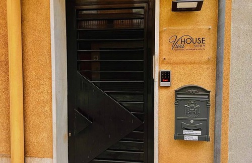 Alcamo Historic Center Apartment | 100 m² Apartment ∙ 3 bedrooms ∙ 6 guests