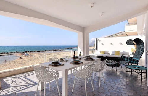 Trappeto House | 100 m² House ∙ 3 bedrooms ∙ 6 guests