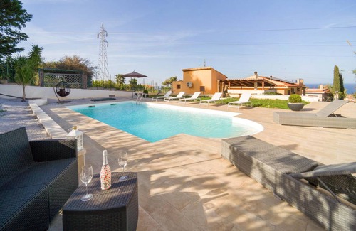 Altavilla Milicia House | 110 m² House ∙ 4 bedrooms ∙ 10 guests