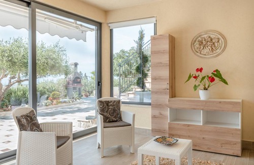 Favara Villa | 120 m² Villa ∙ 2 bedrooms ∙ 6 guests