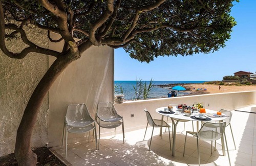 Noto Villa | 130 m² Villa ∙ 3 bedrooms ∙ 6 guests
