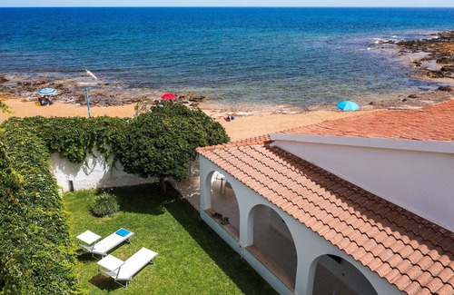 Noto Villa | 130 m² Villa ∙ 3 bedrooms ∙ 6 guests