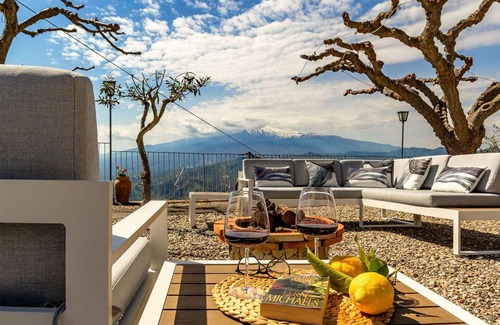 Castelmola House | 150 m² House ∙ 4 bedrooms ∙ 10 guests