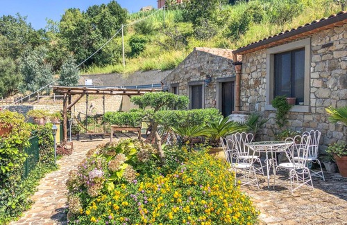 Ficarra House | 176 m² Maisonette ∙ 5 bedrooms ∙ 13 guests