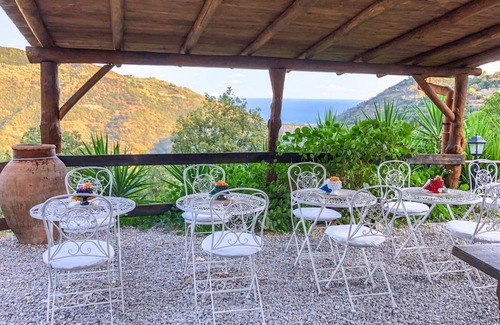 Ficarra House | 176 m² Maisonette ∙ 5 bedrooms ∙ 13 guests
