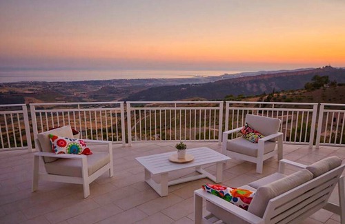 Favara Villa | 180 m² Villa ∙ 3 bedrooms ∙ 6 guests