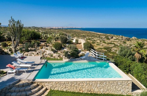 Syracuse Villa | 180 m² Villa ∙ 4 bedrooms ∙ 8 guests