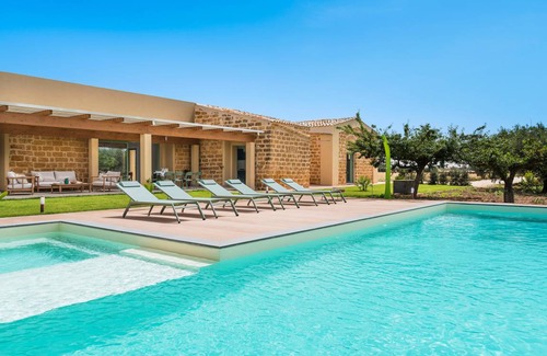 Menfi Villa | 180 m² Villa ∙ 4 bedrooms ∙ 9 guests