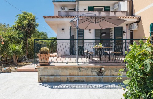 Misilmeri House | 200 m² House ∙ 1 bedroom ∙ 10 guests