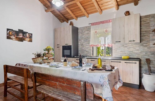 Maniace House | 200 m² House ∙ 3 bedrooms ∙ 10 guests