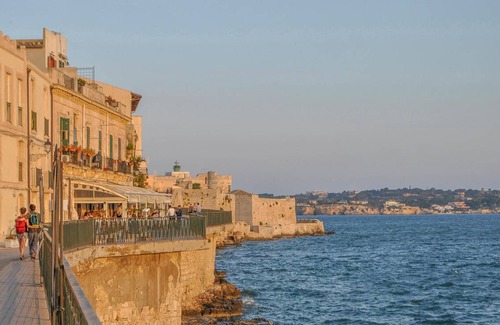 Arenella House | 200 m² House ∙ 4 bedrooms ∙ 14 guests