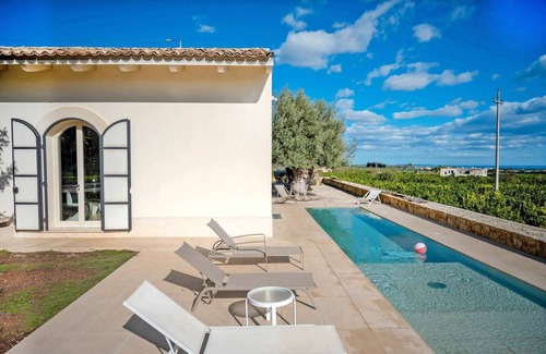 Avola Villa | 200 m² Villa ∙ 3 bedrooms ∙ 6 guests