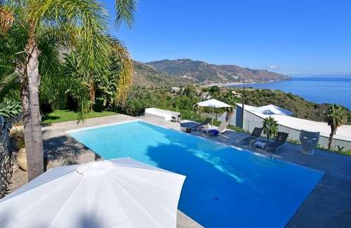Taormina Villa | 200 m² Villa ∙ 4 bedrooms ∙ 7 guests