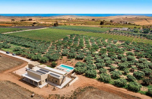 Menfi Villa | 200 m² Villa ∙ 4 bedrooms ∙ 8 guests