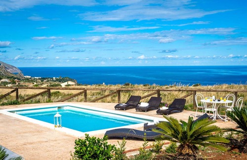 Scopello Villa | 220 m² Villa ∙ 4 bedrooms ∙ 8 guests