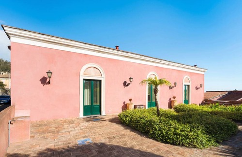 Viagrande House | 240 m² House ∙ 4 bedrooms ∙ 8 guests