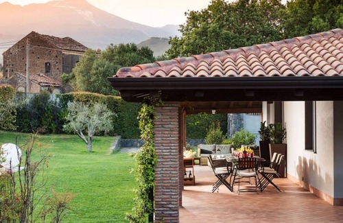 Viagrande Villa | 240 m² Villa ∙ 3 bedrooms ∙ 7 guests