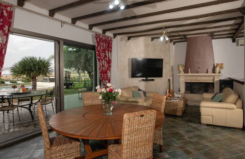 Gela Villa | 240 m² Villa ∙ 3 bedrooms ∙ 6 guests