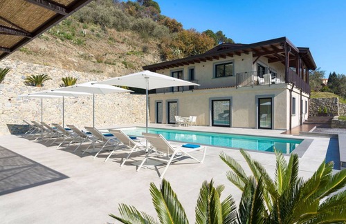 Savoca Villa | 240 m² Villa ∙ 5 bedrooms ∙ 10 guests