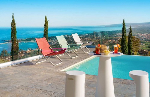 Taormina Villa | 240 m² Villa ∙ 6 bedrooms ∙ 12 guests
