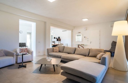 Isola Villa | 249 m² Villa ∙ 4 bedrooms ∙ 13 guests