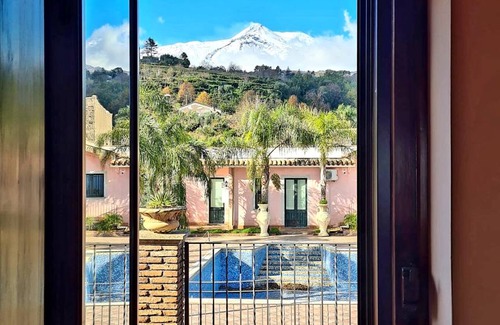 Giarre Villa | 250 m² Villa ∙ 4 bedrooms ∙ 12 guests