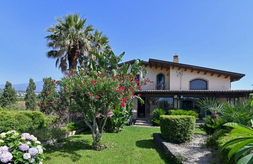 Acireale Villa | 250 m² Villa ∙ 5 bedrooms ∙ 10 guests