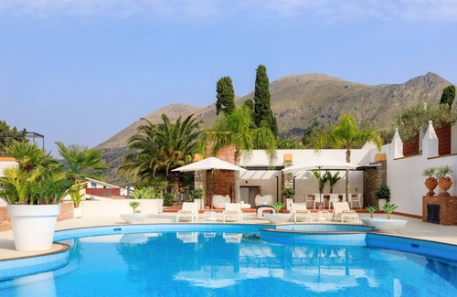 Carini Villa | 250 m² Villa ∙ 6 bedrooms ∙ 13 guests