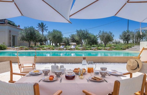 Noto Villa | 250 m² Villa ∙ 6 bedrooms ∙ 12 guests
