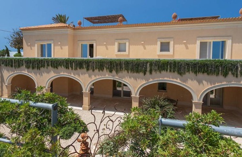 Noto Villa | 250 m² Villa ∙ 6 bedrooms ∙ 12 guests