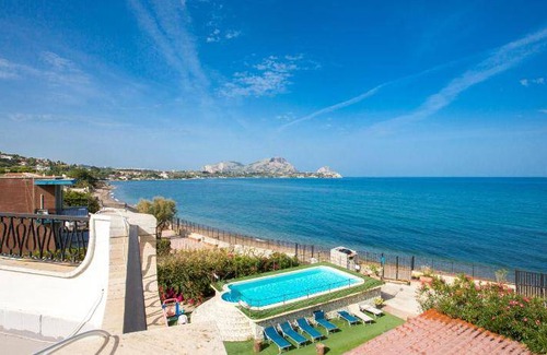 Casteldaccia Villa | 270 m² Villa ∙ 6 bedrooms ∙ 30 guests