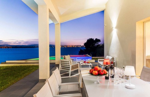 Syracuse Villa | 280 m² Villa ∙ 4 bedrooms ∙ 8 guests