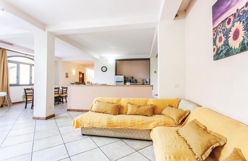 Giarre House | 3 bedroom accommodation in Giarre CT