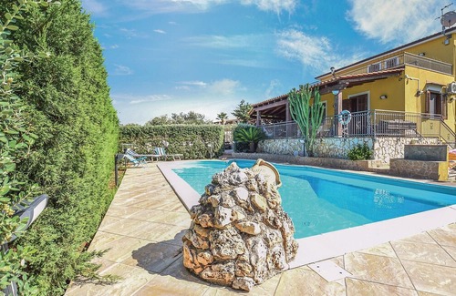 Torre Colonna-sperone House | 3 bedroom accommodation in Altavilla Milicia PA
