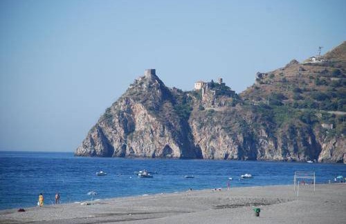 Santa Teresa di Riva Bed & Breakfast | 30 m² Bed and breakfast ∙ 3 guests