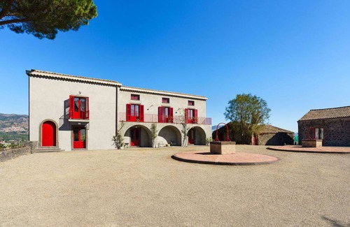 Castiglione di Sicilia Villa | 300 m² Villa ∙ 4 bedrooms ∙ 8 guests