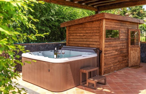 Coste House | 300 m² House ∙ 6 bedrooms ∙ 18 guests