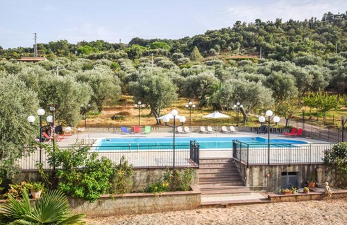 Caronia House | 300 m² House ∙ 6 bedrooms ∙ 15 guests