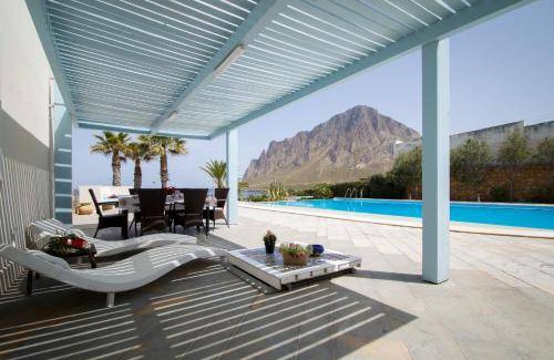 Cornino Villa | 300 m² Villa ∙ 4 bedrooms ∙ 12 guests
