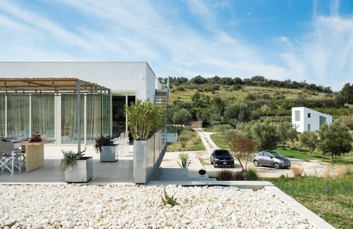 Avola Villa | 300 m² Villa ∙ 5 bedrooms ∙ 9 guests