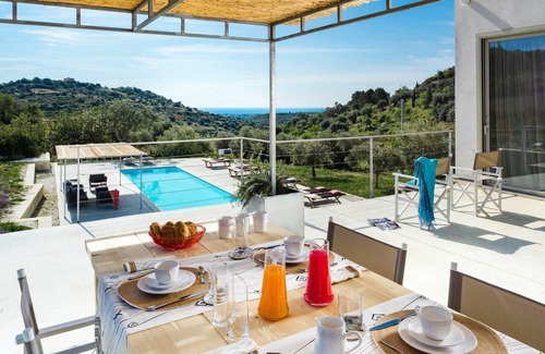 Avola Villa | 300 m² Villa ∙ 5 bedrooms ∙ 9 guests