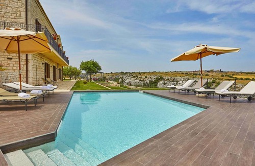 Modica Villa | 300 m² Villa ∙ 7 bedrooms ∙ 16 guests